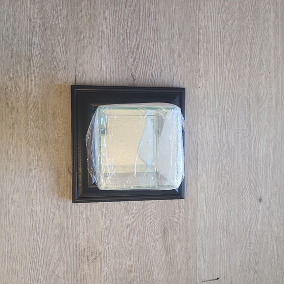 BNWT puck/ball display case - Picture 2 of 6